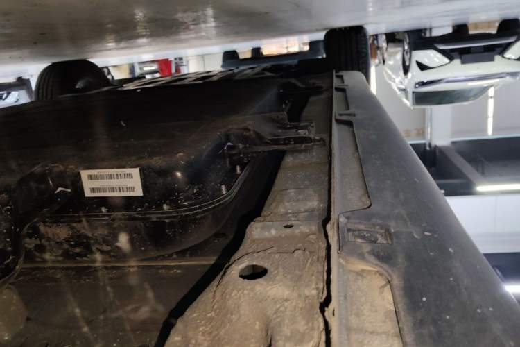 Used Wuling Bingo PLUS 2024 330 km Range Five-Seater Version Left Side Sill