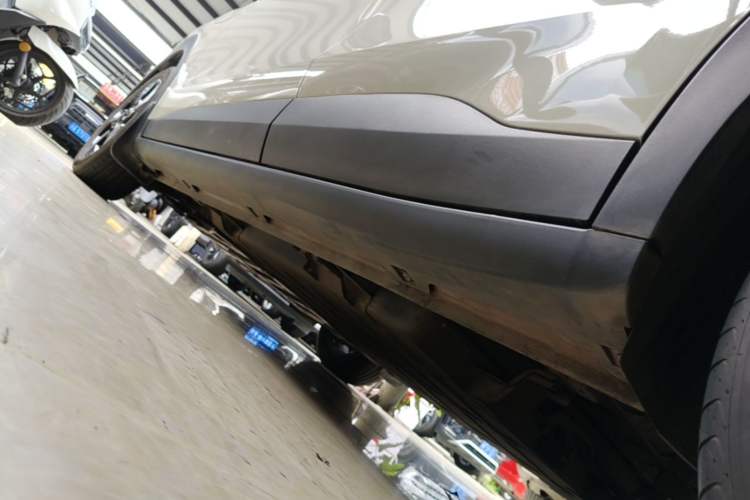 Used Wuling Bingo PLUS 2024 330 km Range Five-Seater Version Left Side Sill