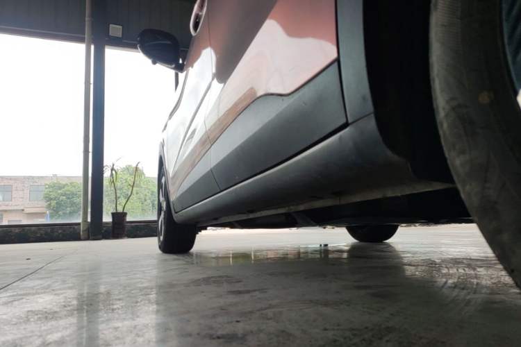Used Wuling Bingo PLUS 2024 330 km Range Five-Seater Version Left Side Sill