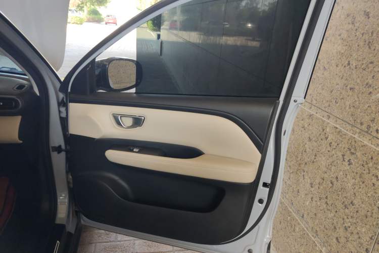 Used Wuling Bingo PLUS 2024 510 km Flagship Edition Four-Seater Version Right Front Door Interior