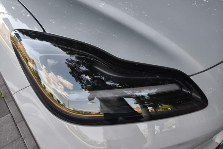 Used Wuling Bingo PLUS 2024 401 km Range 5-Seater Version Right Front Headlight