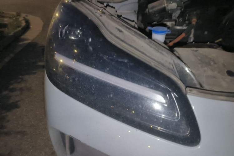 Used Wuling Bingo PLUS 2024 330 km Range Five-Seater Version Right Front Headlight