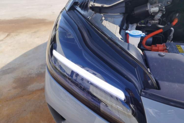 Used Wuling Bingo PLUS 2024 330 km Range Five-Seater Version Right Front Headlight