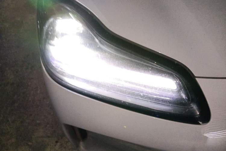 Used Wuling Bingo PLUS 2024 330 km Range Five-Seater Version Right Front Headlight