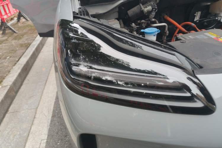 Used Wuling Bingo PLUS 2024 510 km Flagship Edition Four-Seater Version Right Front Headlight
