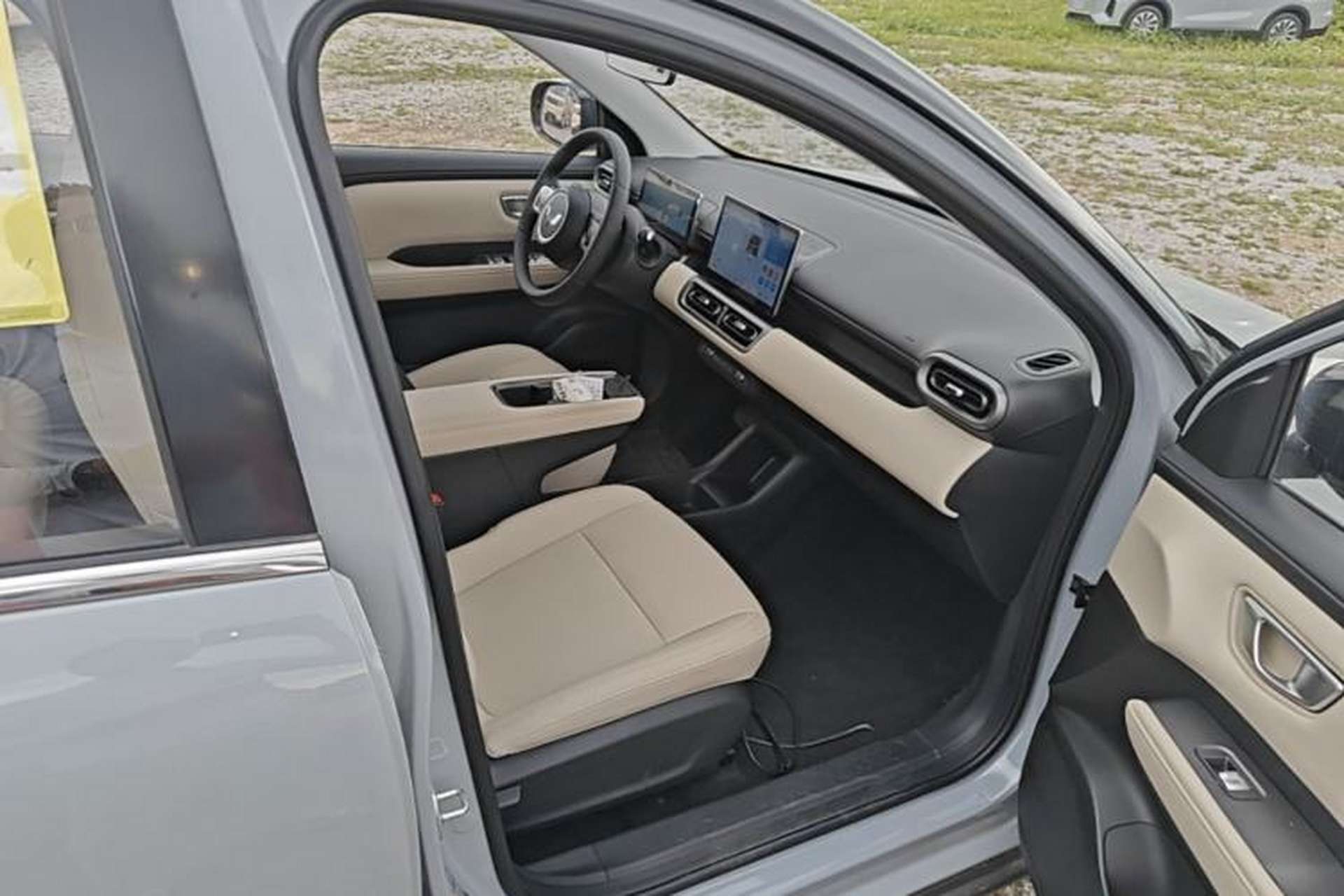 Used Wuling Bingo PLUS 2024 330 km Range Five-Seater Version Right Front Seat