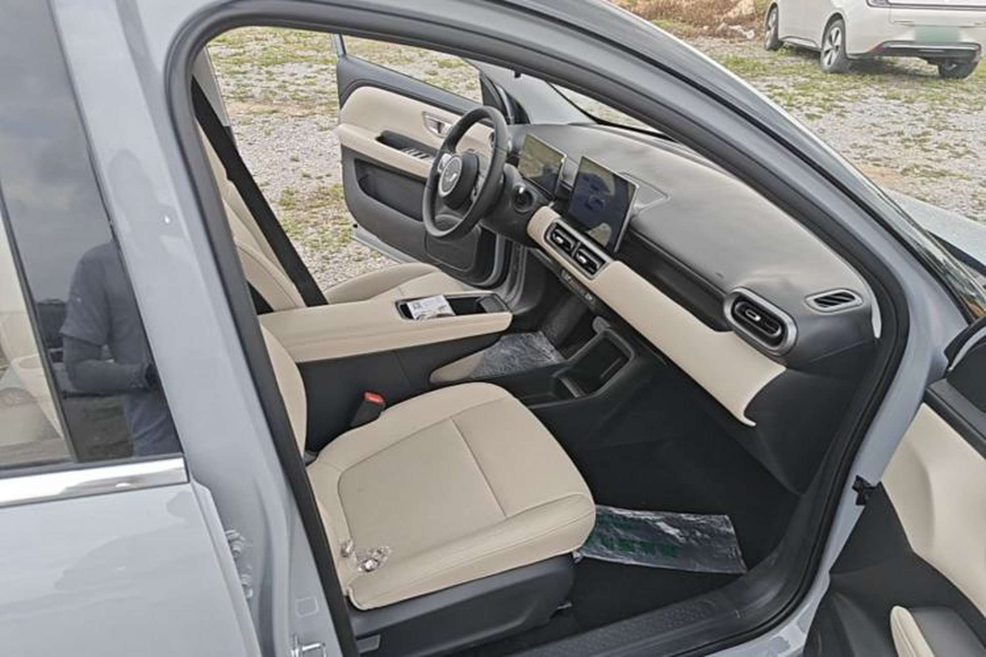 Used Wuling Bingo PLUS 2024 510 km Range 5-Seater Version Right Front Seat