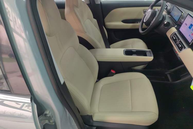 Used Wuling Bingo PLUS 2024 510 km Range 5-Seater Version Right Front Seat
