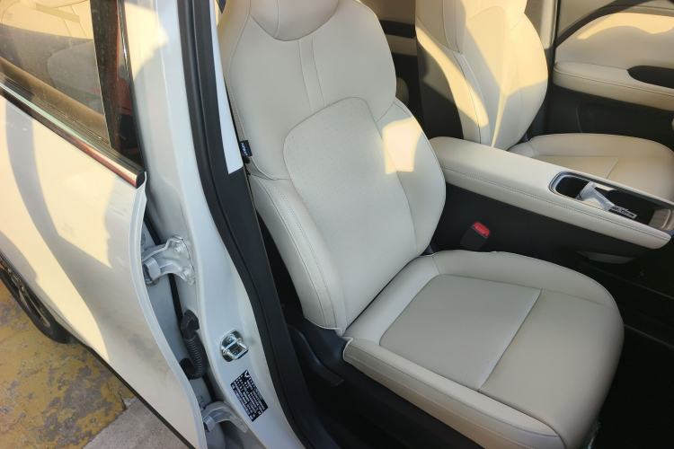 Used Wuling Bingo PLUS 2024 330 km Range Five-Seater Version Right Front Seat