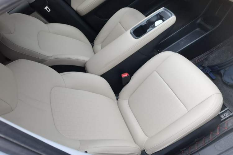 Used Wuling Bingo PLUS 2024 330 km Range Five-Seater Version Right Front Seat