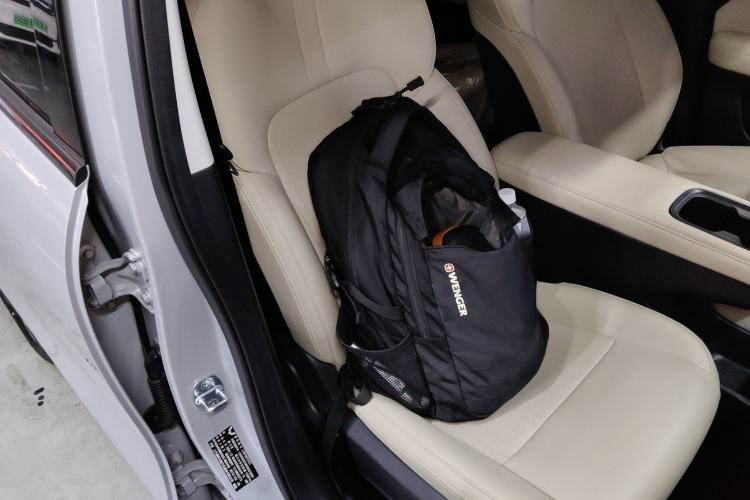 Used Wuling Bingo PLUS 2024 330 km Range Five-Seater Version Right Front Seat