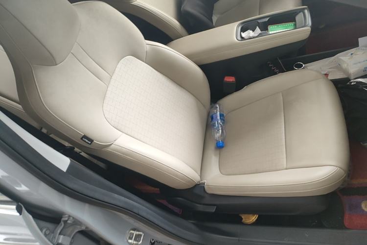 Used Wuling Bingo PLUS 2024 330 km Range Five-Seater Version Right Front Seat