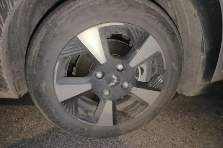 Used Wuling Bingo PLUS 2024 330 km Range Five-Seater Version Right Front Wheel Hub