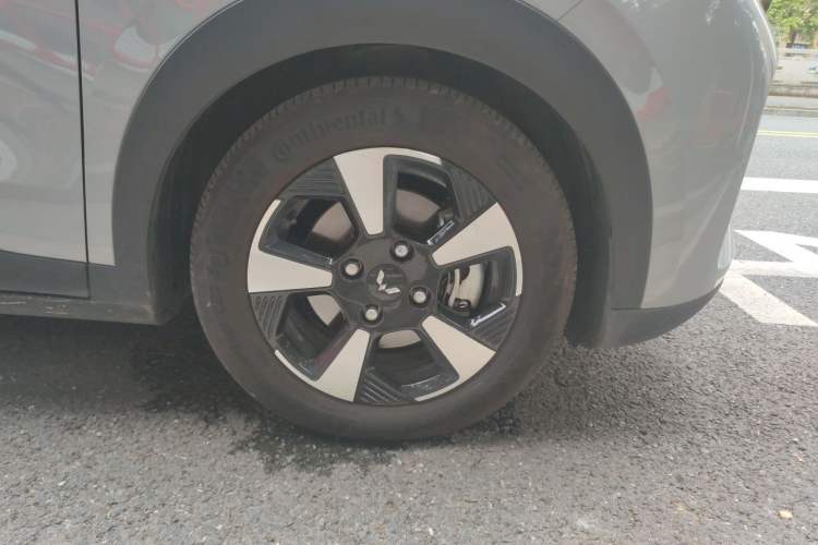 Used Wuling Bingo PLUS 2024 510 km Flagship Edition Four-Seater Version Right Front Wheel Hub