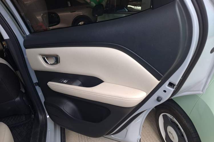 Used Wuling Bingo PLUS 2024 401 km Range 5-Seater Version Right Rear Door Interior
