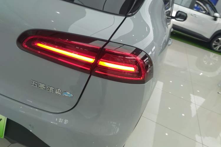 Used Wuling Bingo PLUS 2024 510 km Range 5-Seater Version Right Rear Taillight