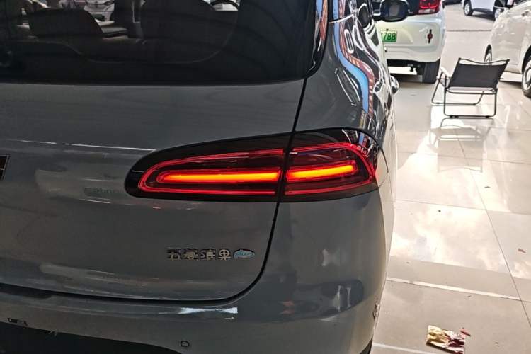Used Wuling Bingo PLUS 2024 510 km Flagship Edition Four-Seater Version Right Rear Taillight