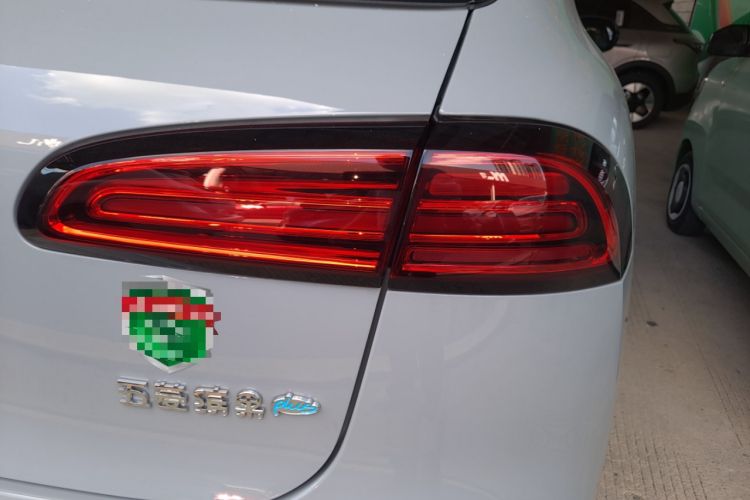 Used Wuling Bingo PLUS 2024 401 km Range 5-Seater Version Right Rear Taillight