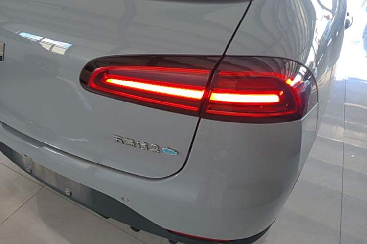 Used Wuling Bingo PLUS 2024 510 km Flagship Edition Four-Seater Version Right Rear Taillight