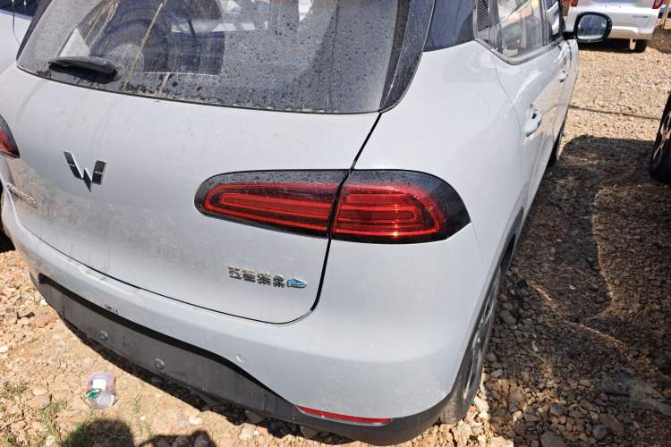 Used Wuling Bingo PLUS 2024 510 km Range 5-Seater Version Right Rear Taillight