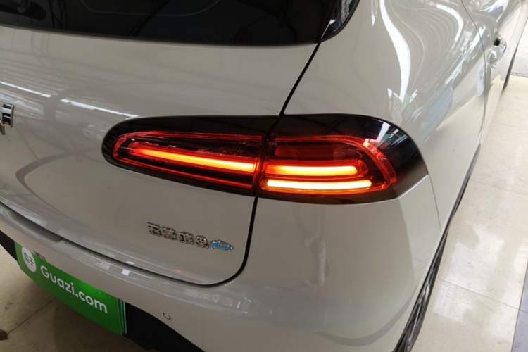 Used Wuling Bingo PLUS 2024 330 km Range Five-Seater Version Right Rear Taillight