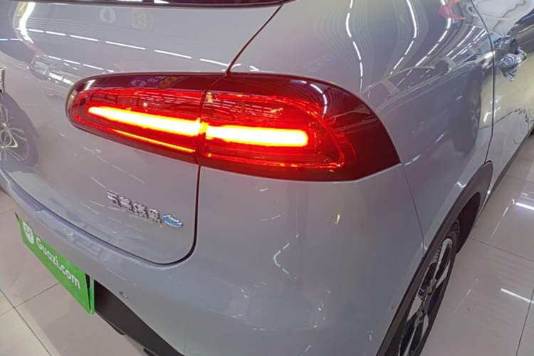 Used Wuling Bingo PLUS 2024 401 km Flagship Edition Four-Seater Version Right Rear Taillight