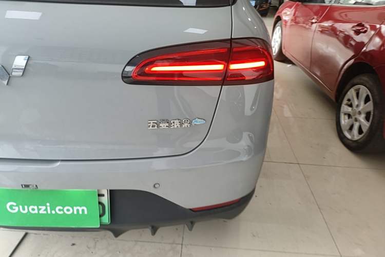 Used Wuling Bingo PLUS 2024 330 km Range Five-Seater Version Right Rear Taillight
