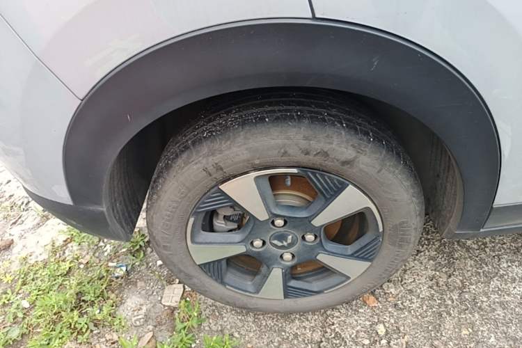 Used Wuling Bingo PLUS 2024 510 km Flagship Edition Four-Seater Version Right Rear Wheel Hub