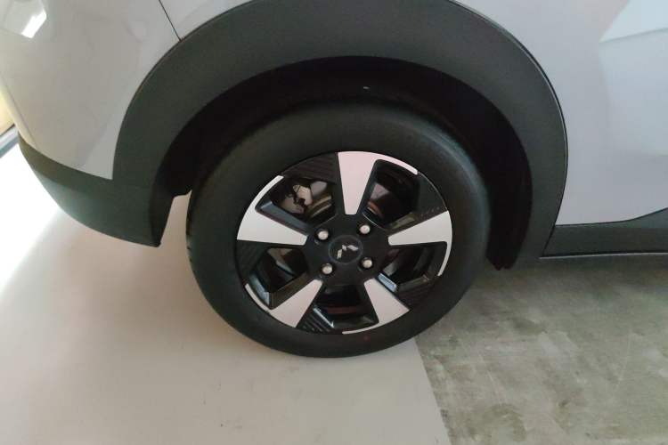 Used Wuling Bingo PLUS 2024 510 km Flagship Edition Four-Seater Version Right Rear Wheel Hub