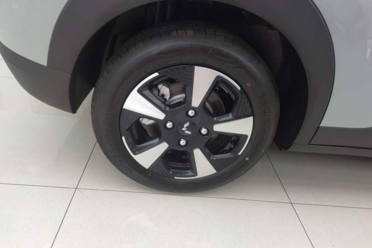Used Wuling Bingo PLUS 2024 510 km Range 5-Seater Version Right Rear Wheel Hub