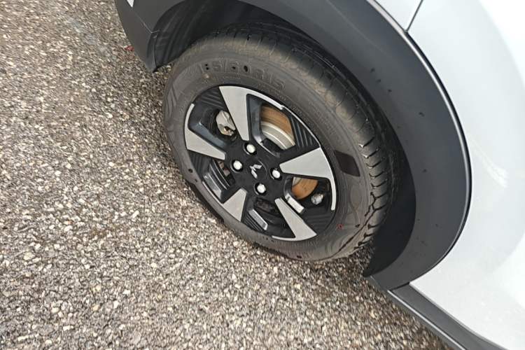 Used Wuling Bingo PLUS 2024 510 km Flagship Edition Four-Seater Version Right Rear Wheel Hub