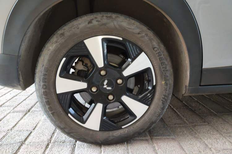 Used Wuling Bingo PLUS 2024 510 km Flagship Edition Four-Seater Version Right Rear Wheel Hub