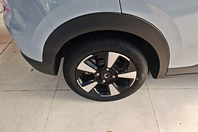 Used Wuling Bingo PLUS 2024 510 km Flagship Edition Four-Seater Version Right Rear Wheel Hub