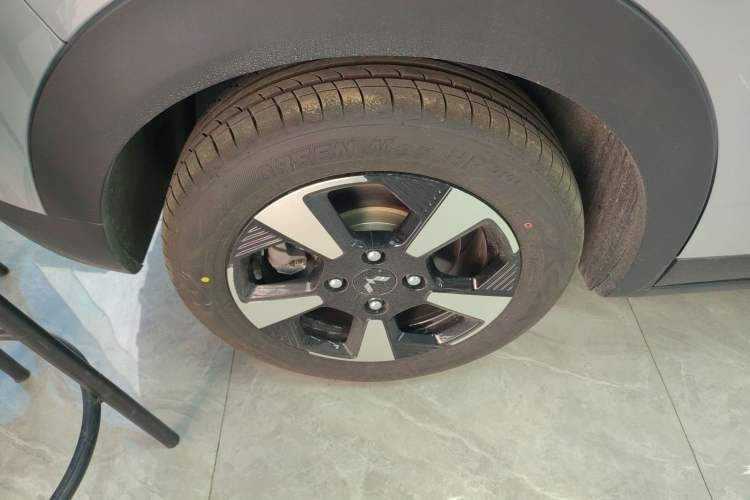 Used Wuling Bingo PLUS 2024 510 km Range 5-Seater Version Right Rear Wheel Hub