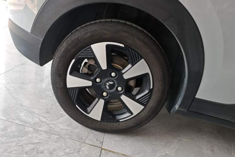 Used Wuling Bingo PLUS 2024 510 km Flagship Edition Four-Seater Version Right Rear Wheel Hub