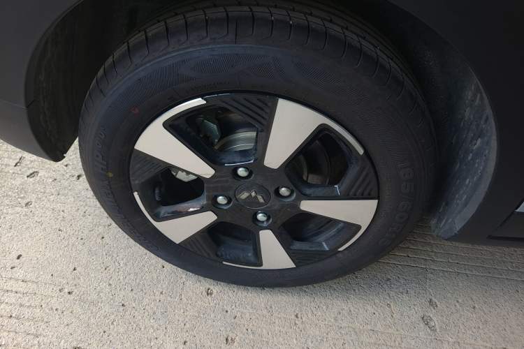 Used Wuling Bingo PLUS 2024 401 km Range 5-Seater Version Right Rear Wheel Hub