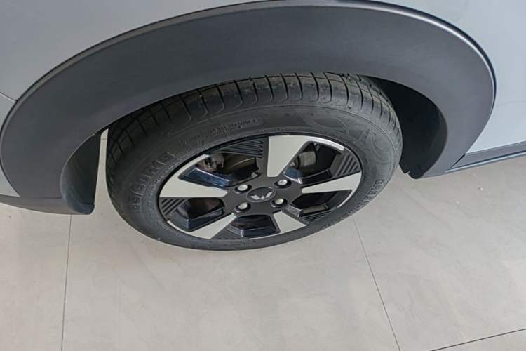 Used Wuling Bingo PLUS 2024 510 km Flagship Edition Four-Seater Version Right Rear Wheel Hub