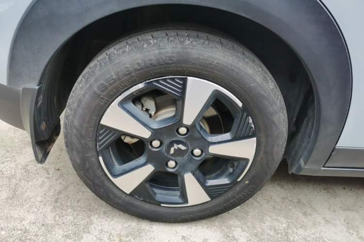 Used Wuling Bingo PLUS 2024 330 km Range Five-Seater Version Right Rear Wheel Hub