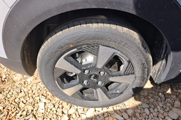 Used Wuling Bingo PLUS 2024 510 km Range 5-Seater Version Right Rear Wheel Hub