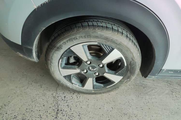 Used Wuling Bingo PLUS 2024 330 km Range Five-Seater Version Right Rear Wheel Hub