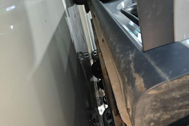 Used Wuling Bingo PLUS 2024 401 km Range 5-Seater Version Right Side Sill