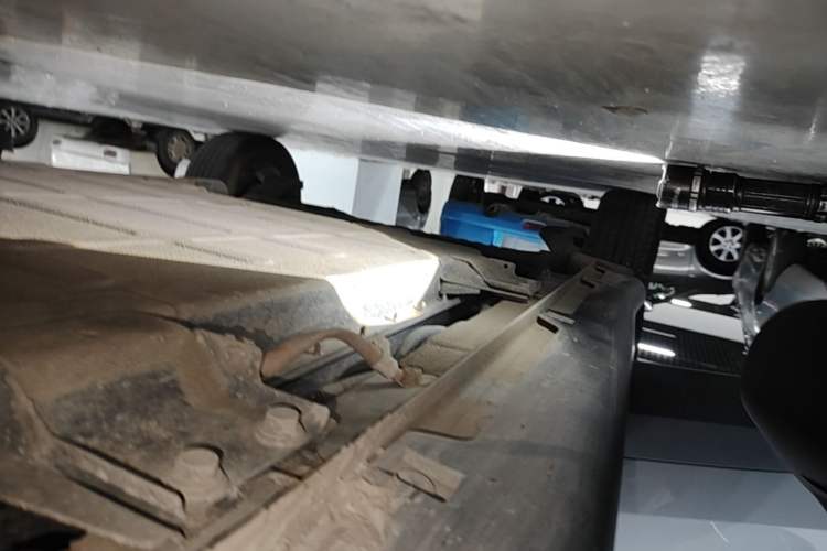 Used Wuling Bingo PLUS 2024 330 km Range Five-Seater Version Right Side Sill