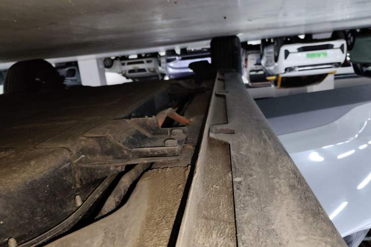 Used Wuling Bingo PLUS 2024 330 km Range Five-Seater Version Right Side Sill