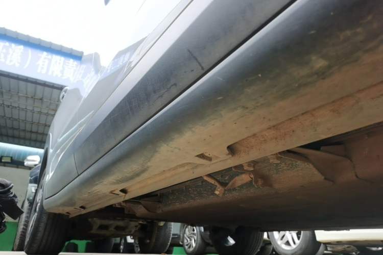 Used Wuling Bingo PLUS 2024 330 km Range Five-Seater Version Right Side Sill