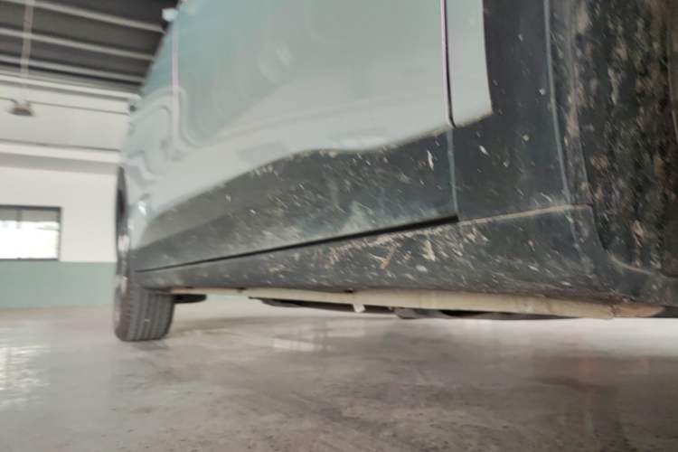 Used Wuling Bingo PLUS 2024 330 km Range Five-Seater Version Right Side Sill