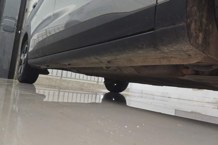 Used Wuling Bingo PLUS 2024 330 km Range Five-Seater Version Right Side Sill
