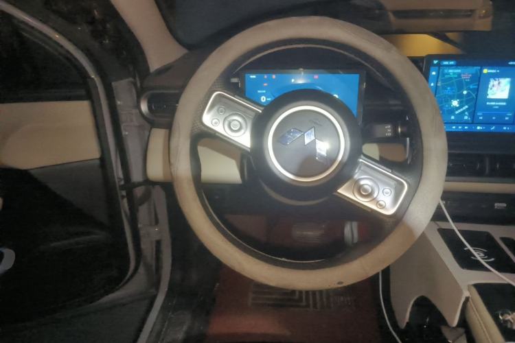 Used Wuling Bingo PLUS 2024 330 km Range Five-Seater Version Steering Wheel