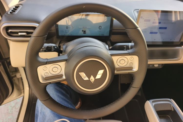 Used Wuling Bingo PLUS 2024 330 km Range Five-Seater Version Steering Wheel