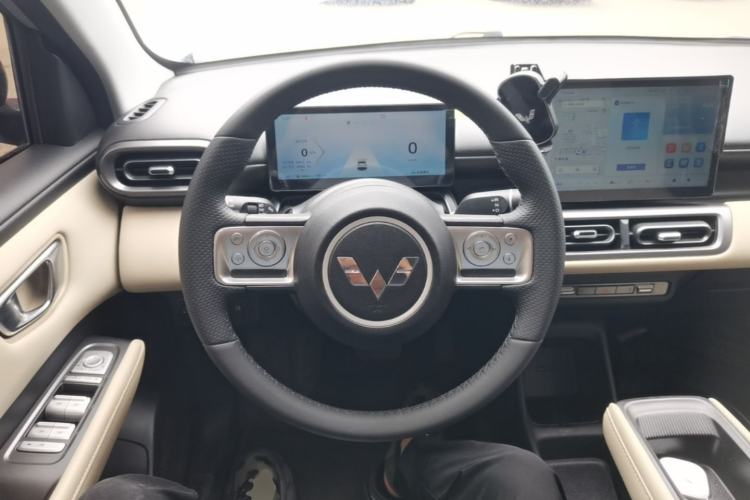 Used Wuling Bingo PLUS 2024 330 km Range Five-Seater Version Steering Wheel
