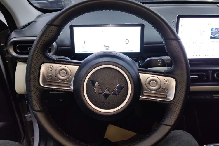 Used Wuling Bingo PLUS 2024 330 km Range Five-Seater Version Steering Wheel